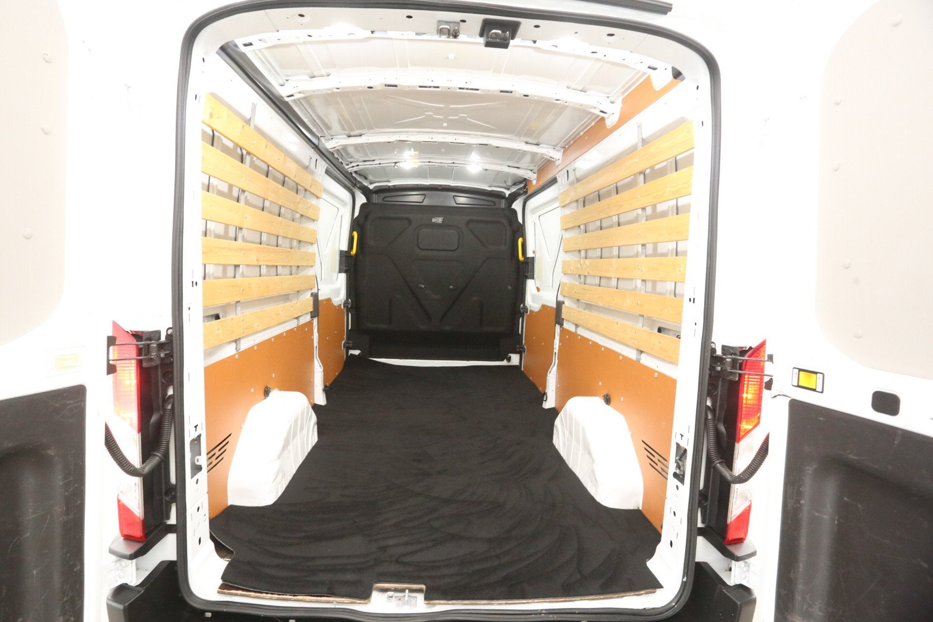 Ford Transit 2.0 TDCI L3H2 | Airco | Cruise | 3 Zits | *Trek, Stof, Euro 6, 4 cilinders, 2450 kg