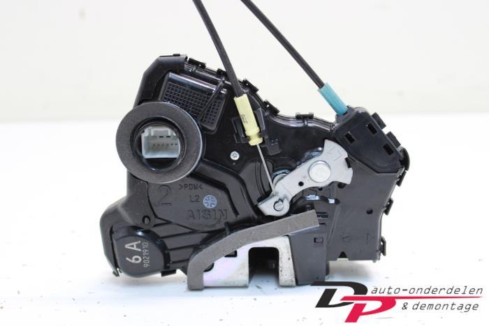 Deurslot Mechaniek 2Deurs links van een Toyota IQ, Gebruikt, -, -, Ophalen of Verzenden