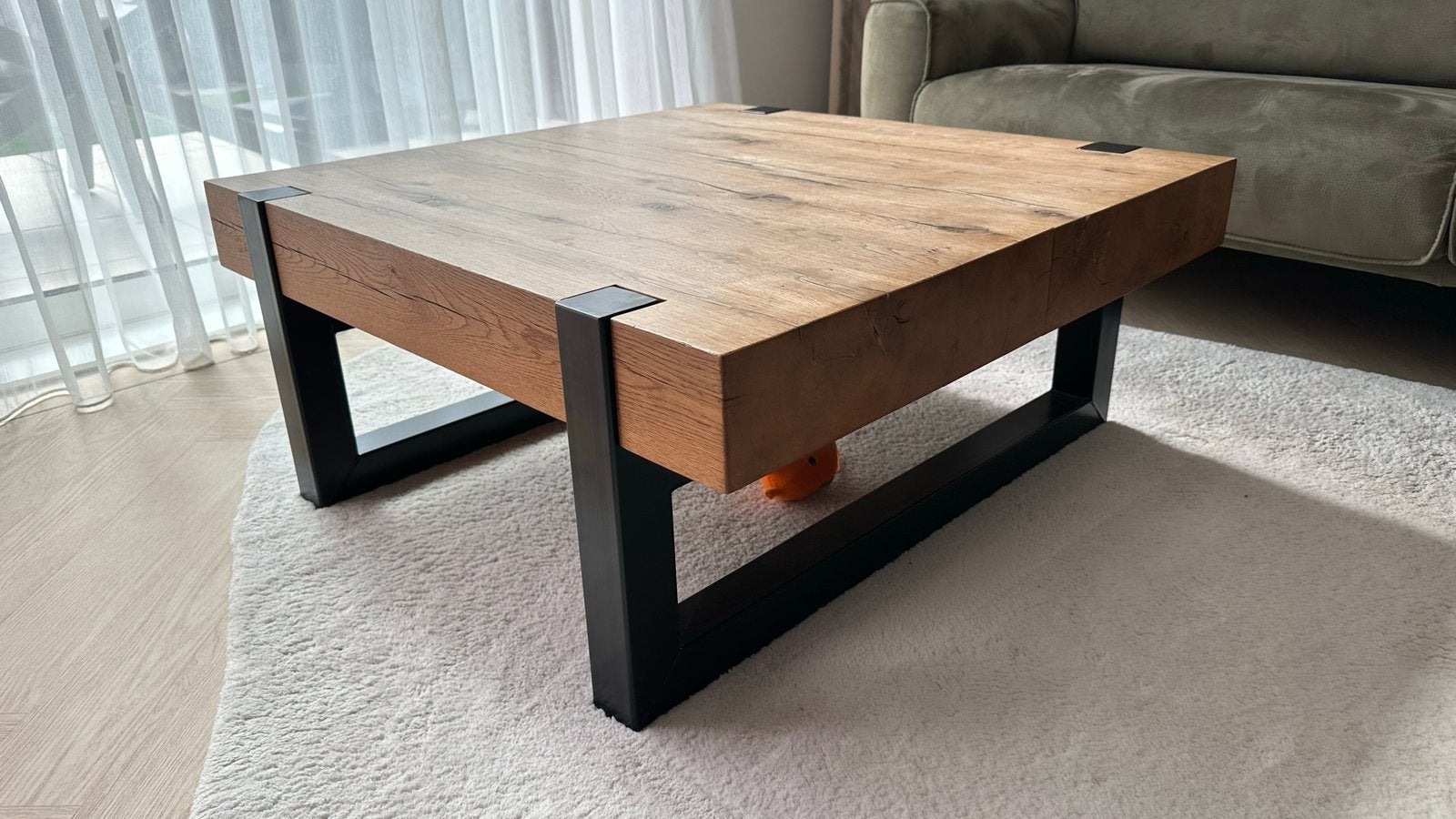 Unieke salontafel met epoxy afwerking en lichtgevende groeve, Ophalen, 100 tot 150 cm, 50 tot 100 cm, Zo goed als nieuw