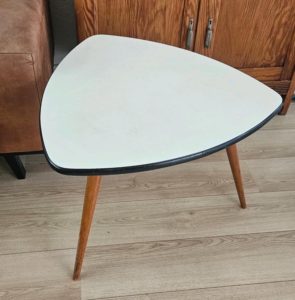 Retro Bijzet/salontaf Driehoekig jaren '60, Minder dan 50 cm, Gebruikt, Overige materialen, Minder dan 50 cm