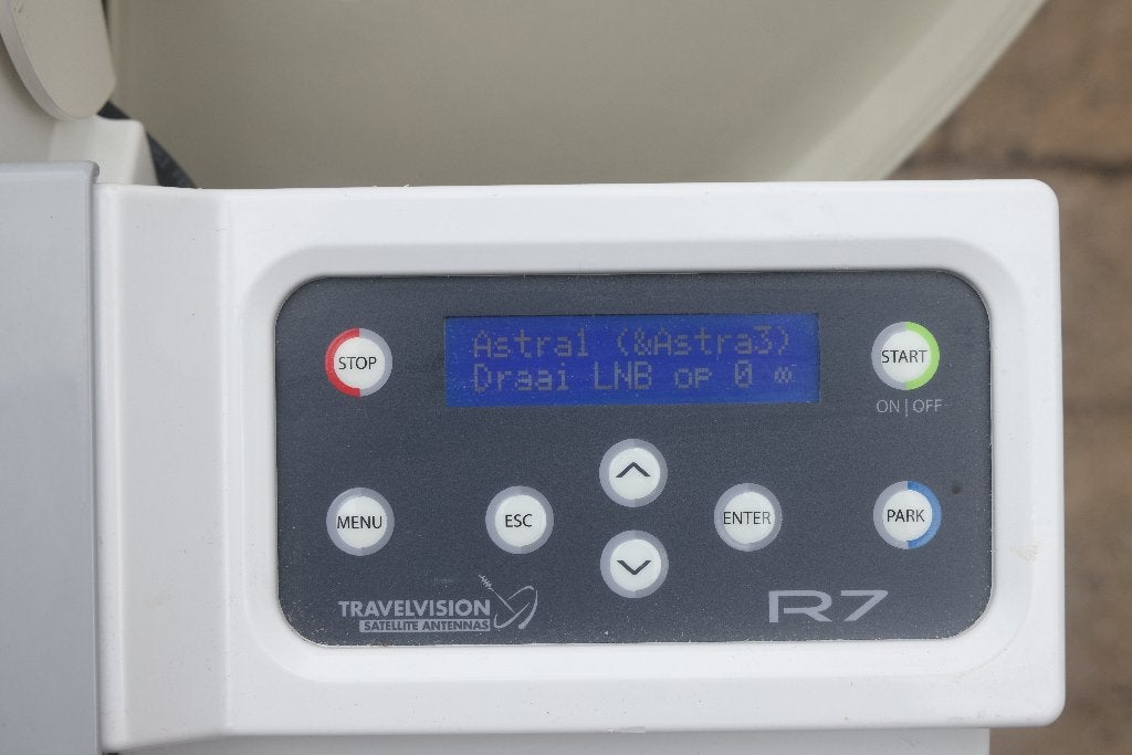 Schotelantenne Travelvision R7, Ophalen of Verzenden, Zo goed als nieuw, (Schotel)antenne, Overige merken