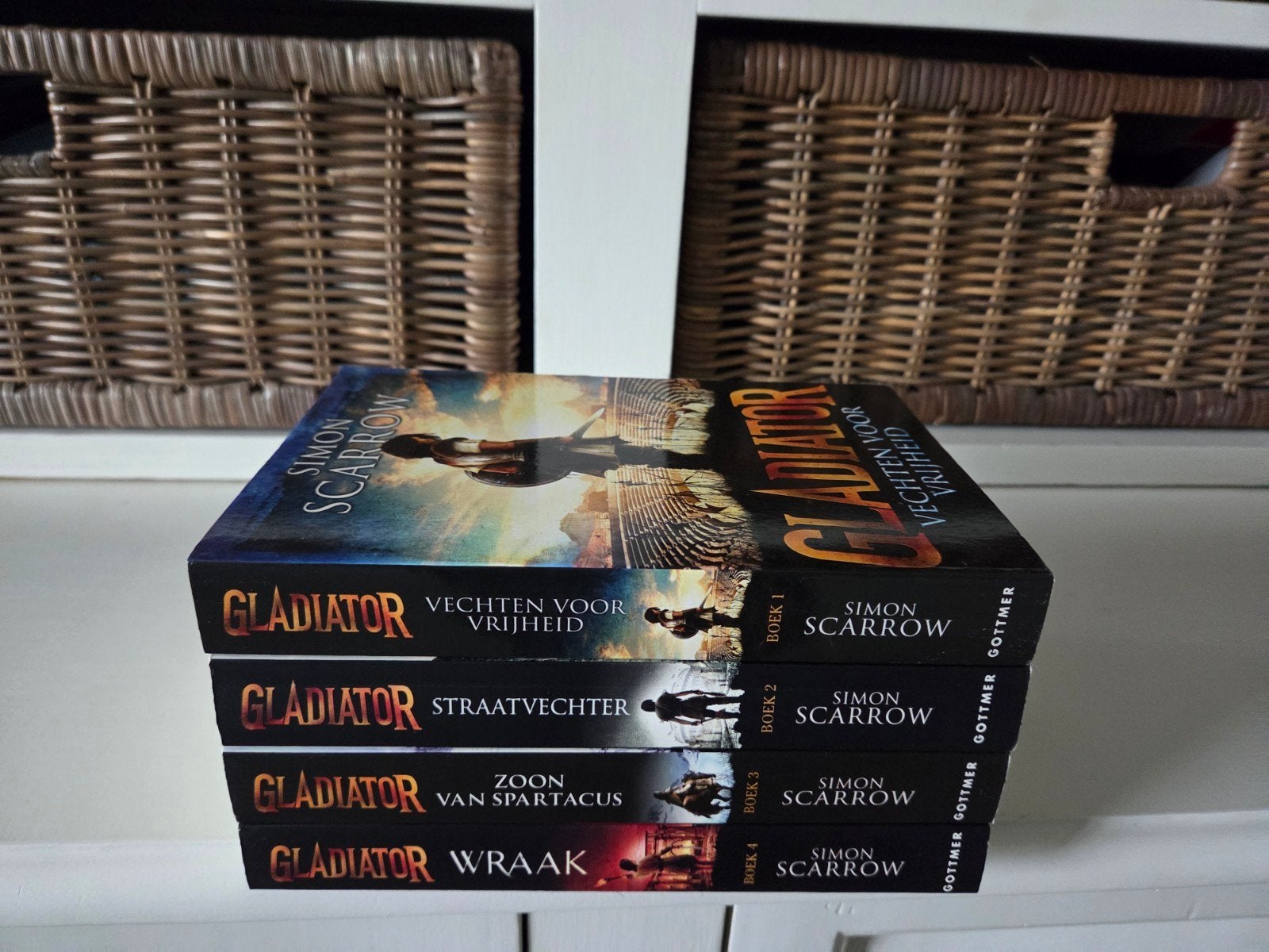Simon Scarrow - Gladiator, Boeken, Ophalen of Verzenden, Gelezen