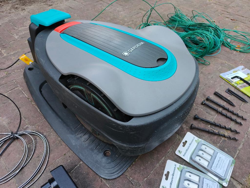 Gardena Sileno City 250 robotmaaier, Tuin en Terras, Robotmaaiers, Ophalen, Gebruikt, Minder dan 20 cm, Gardena