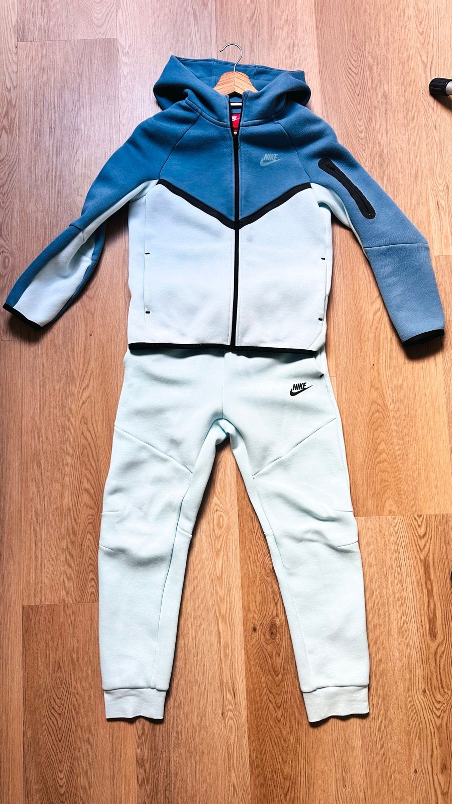 Nike Tech Fleece Pak - Maat 147-158 cm, Ophalen of Verzenden, Zo goed als nieuw, Jongen of Meisje, Setje