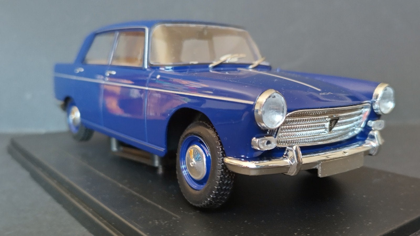 Peugeot 404 1:24 Atlas Collections Pol, Hobby en Vrije tijd, Modelauto's | 1:24, Overige merken, Auto, Verzenden, Nieuw