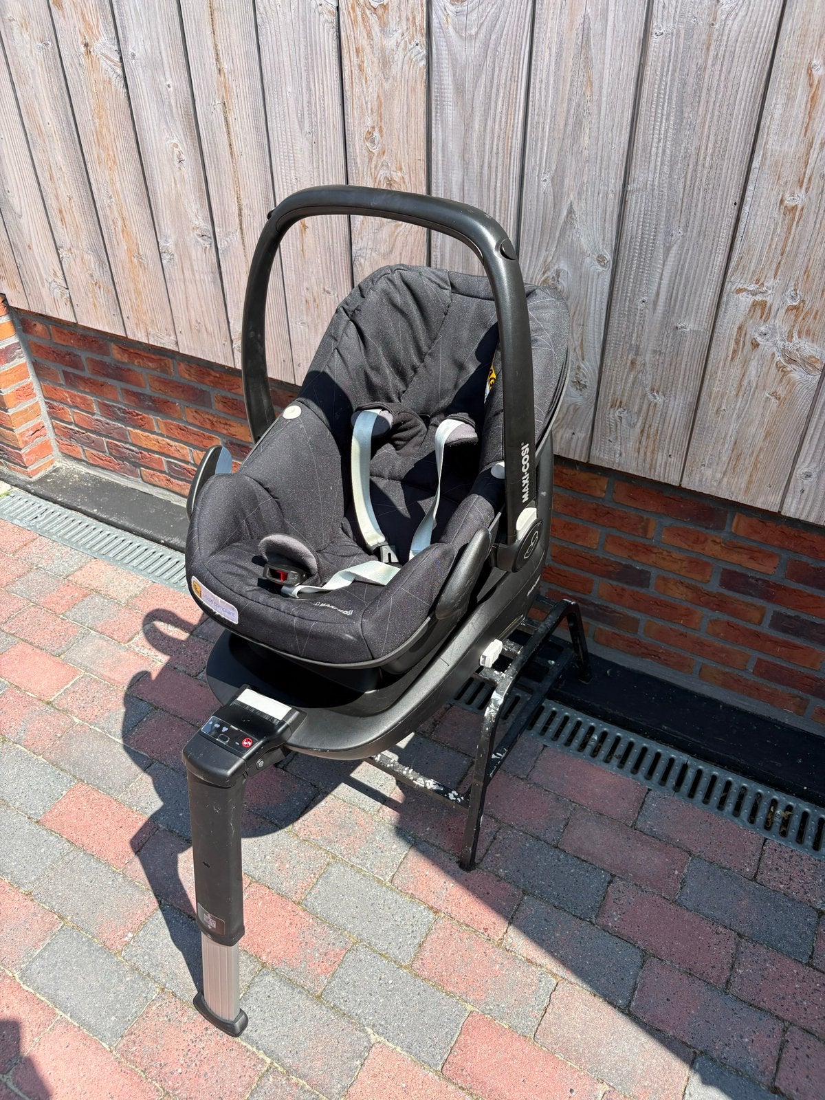 Maxi-Cosi baby autostoel met base, Kinderen en Baby's, Autostoeltjes, Verstelbare rugleuning, Ophalen of Verzenden, Zo goed als nieuw