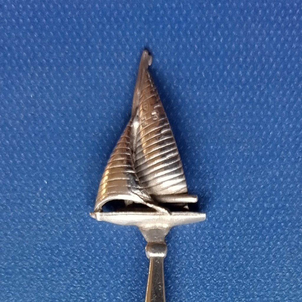 heel mooi verzilverd lepeltje met zeilboot, spinaker, 3D, Ophalen of Verzenden
