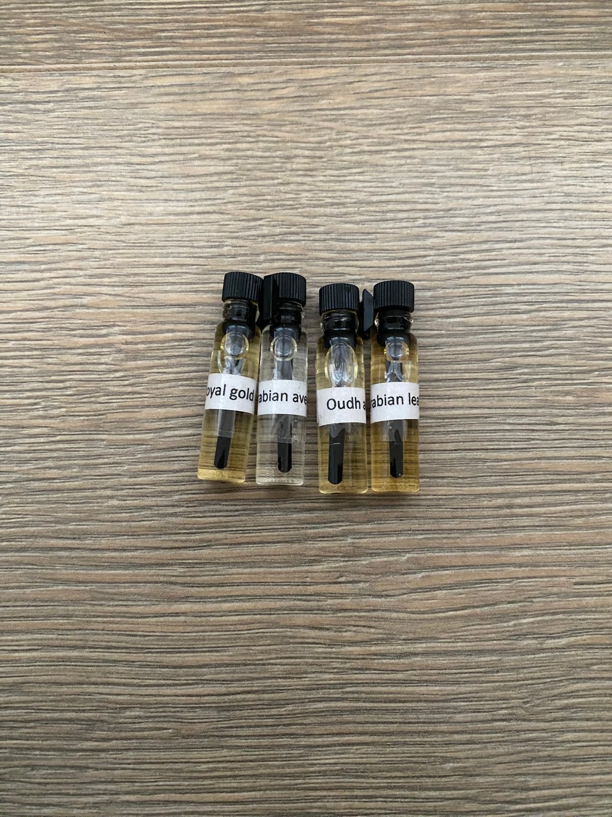 Musk/oud parfum samples 4 x, Verzamelen, Ophalen of Verzenden, Nieuw, Miniatuur, Gevuld
