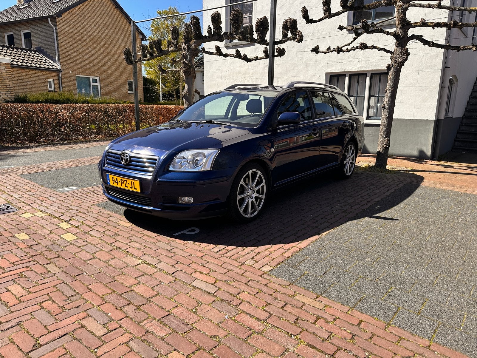Toyota Avensis 2.0 VVTi Executive technisch perfect, Voorwielaandrijving, Avensis, Zwart, 4 cilinders