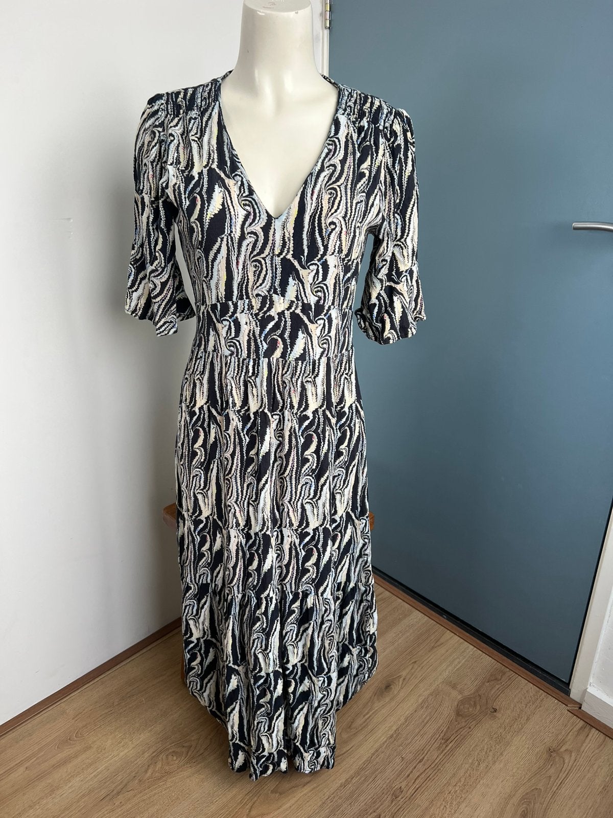 Pom Amsterdam lange jurk 38 batik viscose blauw beige geel, Kleding | Dames, Jurken, Maat 38/40 (M), Meerkleurig, Ophalen of Verzenden