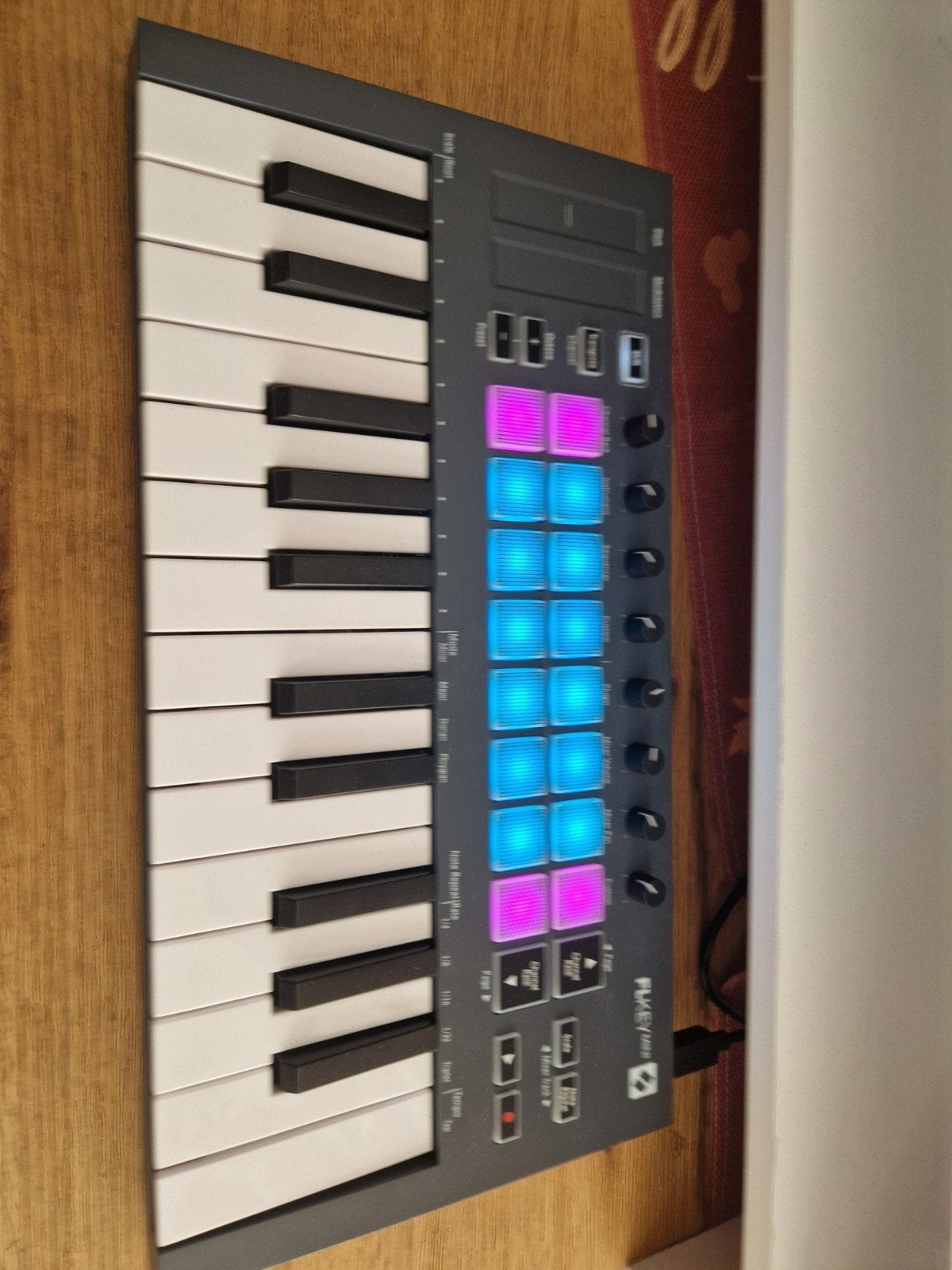 Novation FLkey Mini MIDI Keyboard Controller, Overige merken, Midi-aansluiting, Zo goed als nieuw, Overige aantallen