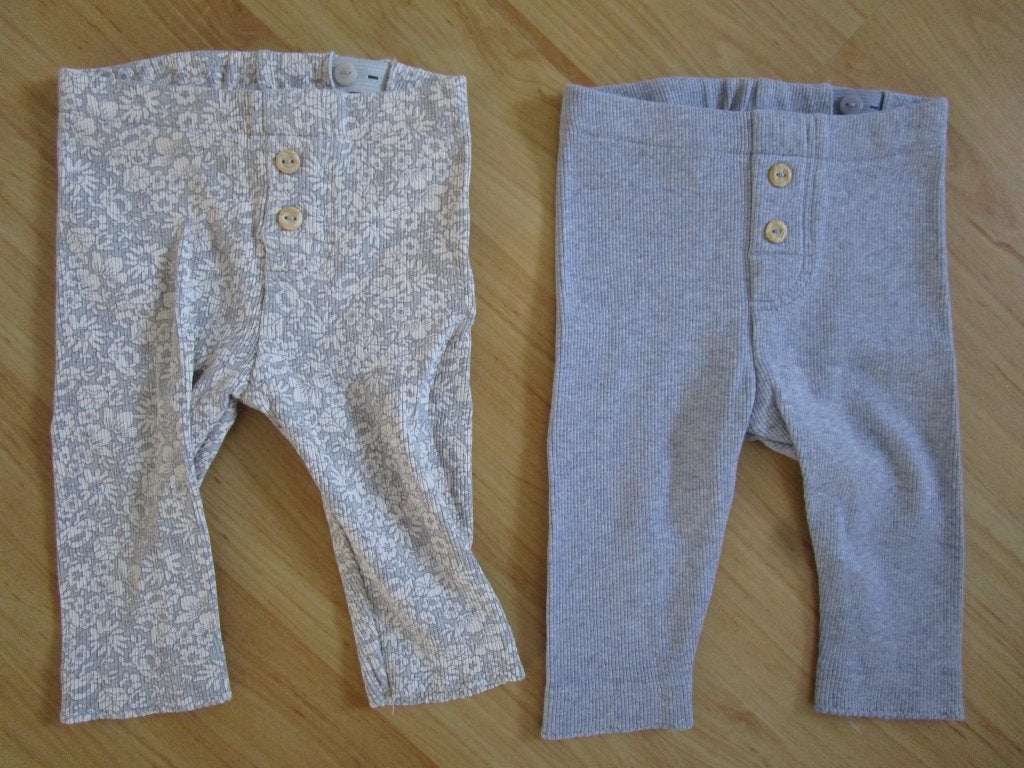 H&M - twee comfortabele broekjes maat 62, Kinderen en Baby's, Babykleding | Maat 62, Broekje, Meisje, H&M, Ophalen of Verzenden