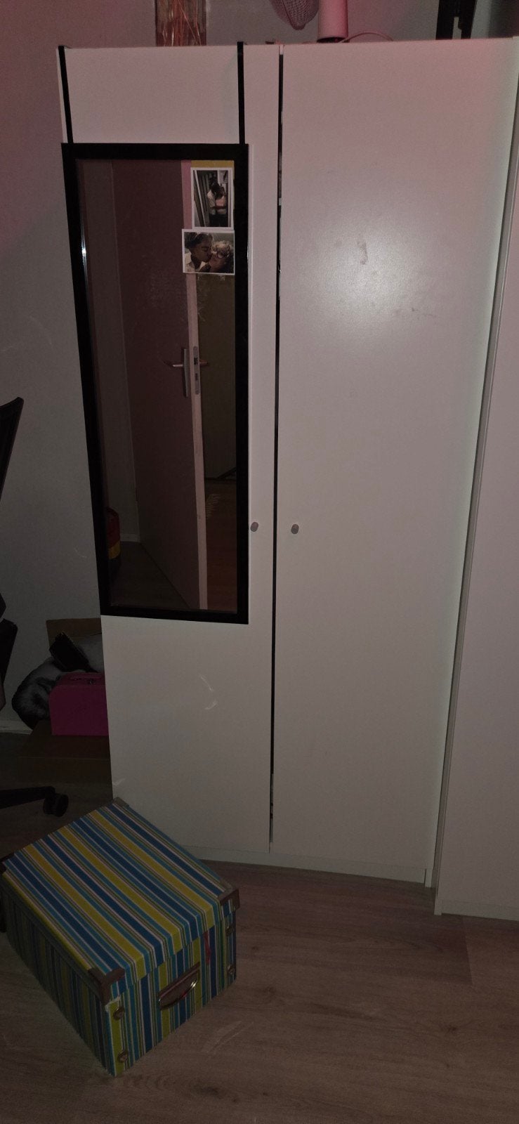 Witte ikea kledingkast met en hang en leg gedeelte. ZGAN., Ophalen, Met deur(en), 50 tot 100 cm, Zo goed als nieuw
