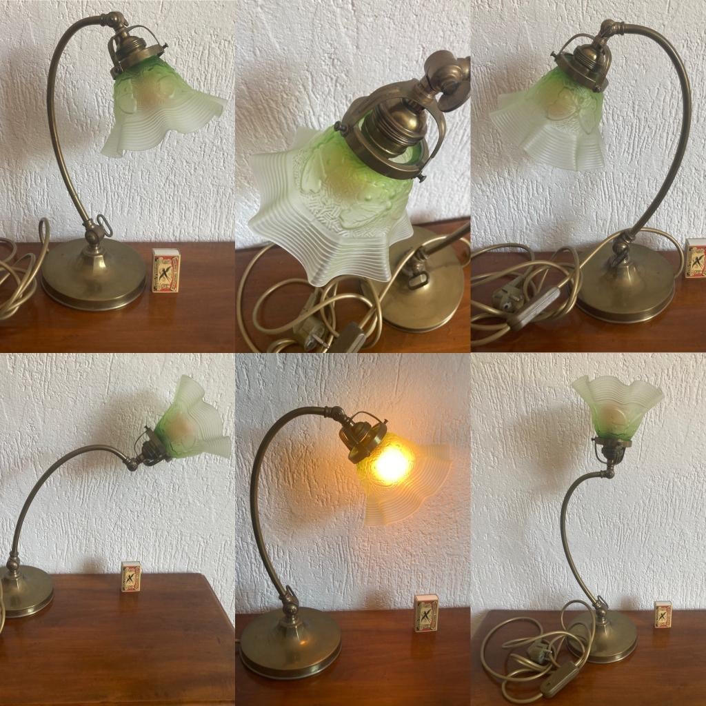 koper brons antiek tafellampje met groen sierlijk kelkje, Ophalen of Verzenden, Zo goed als nieuw, Glas, Minder dan 50 cm