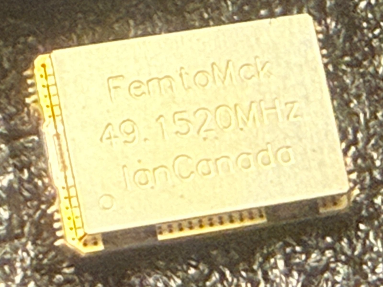 Ian Canada FemtoMck Clocks 45.1584 en 49.1529 MHz, Ophalen of Verzenden, Zo goed als nieuw