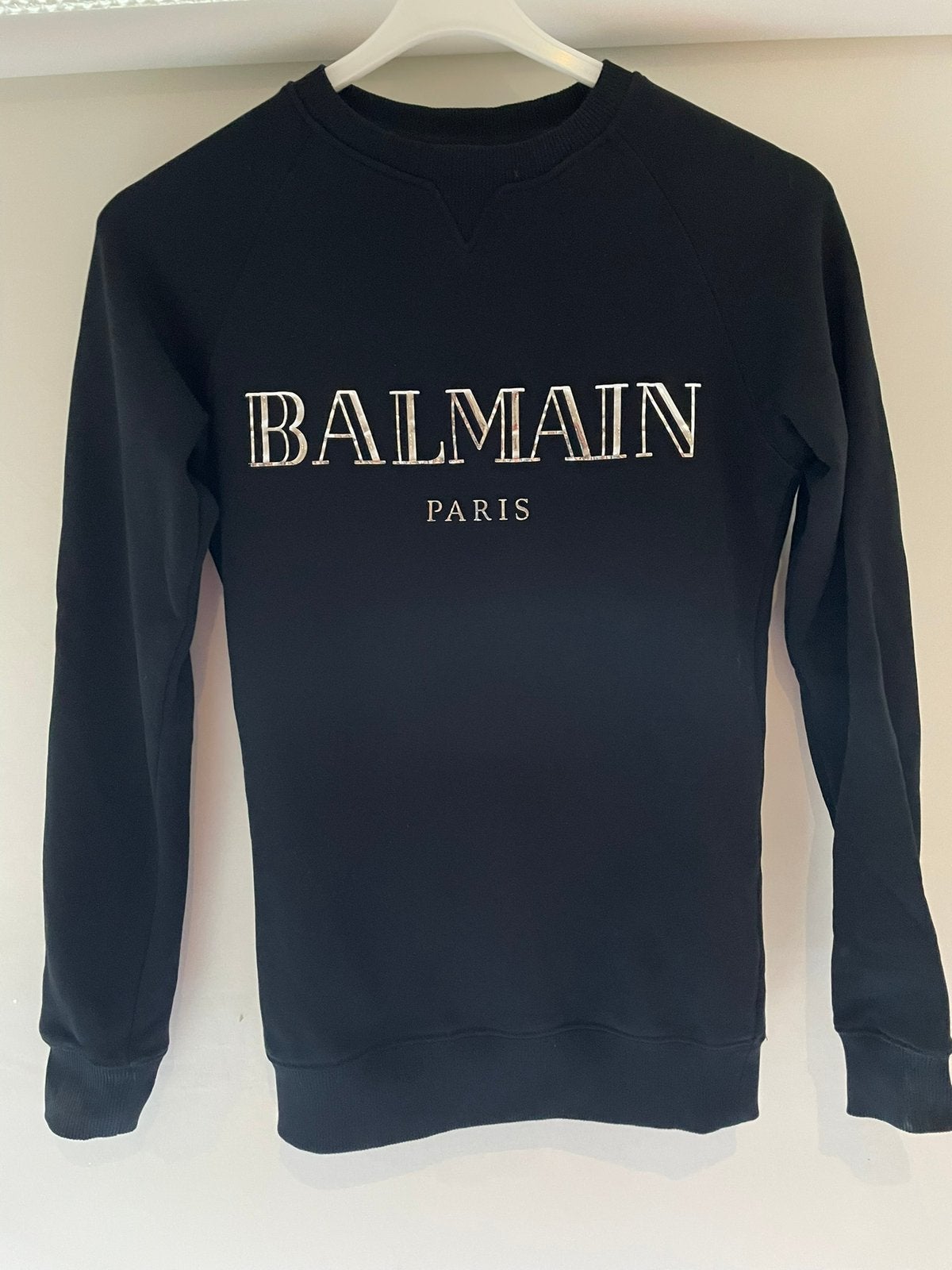 Balmain sweater met zilveren letters 10 jaar, Kinderen en Baby's, Kinderkleding | Maat 140, Ophalen of Verzenden, Zo goed als nieuw