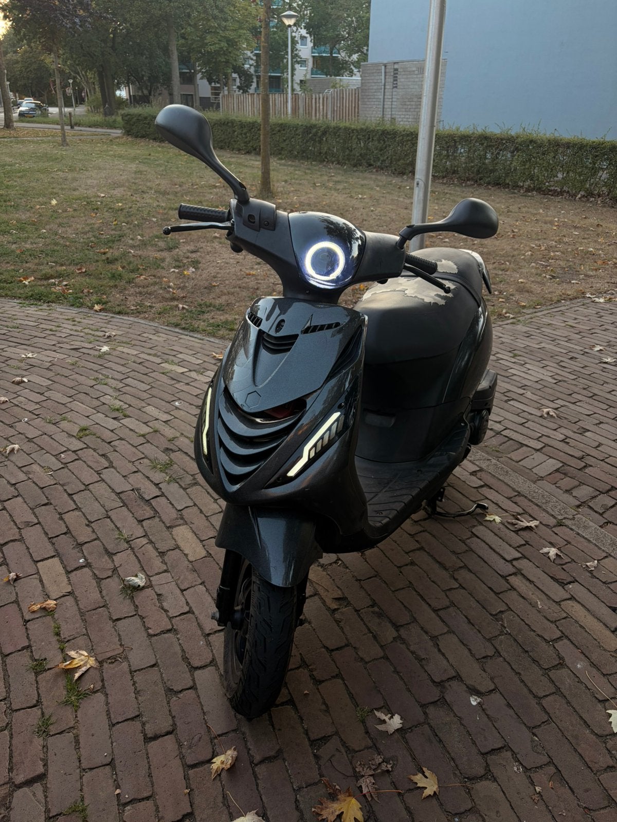 Zip 80cc 2019 IGET brom, Fietsen en Brommers, Scooters | Piaggio, Ophalen, Maximaal 45 km/u, Zip, Zo goed als nieuw