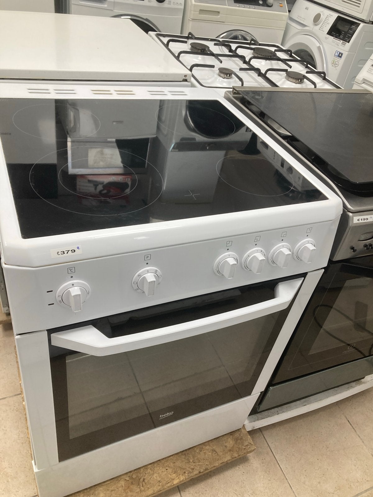 Beko Vrijstaand Keramisch Fornuis met Oven, Witgoed en Apparatuur, Fornuizen, Zo goed als nieuw, Vrijstaand, Keramisch, 4 kookzones