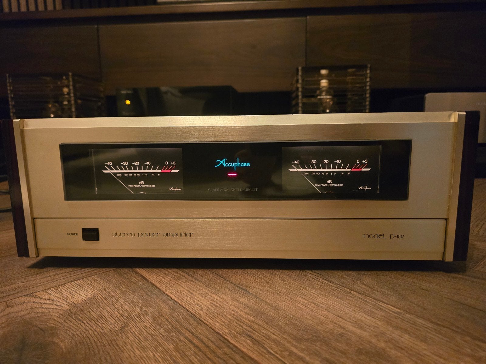 Accuphase P102, Audio, Tv en Foto, Ophalen, Zo goed als nieuw, 120 watt of meer, Overige merken