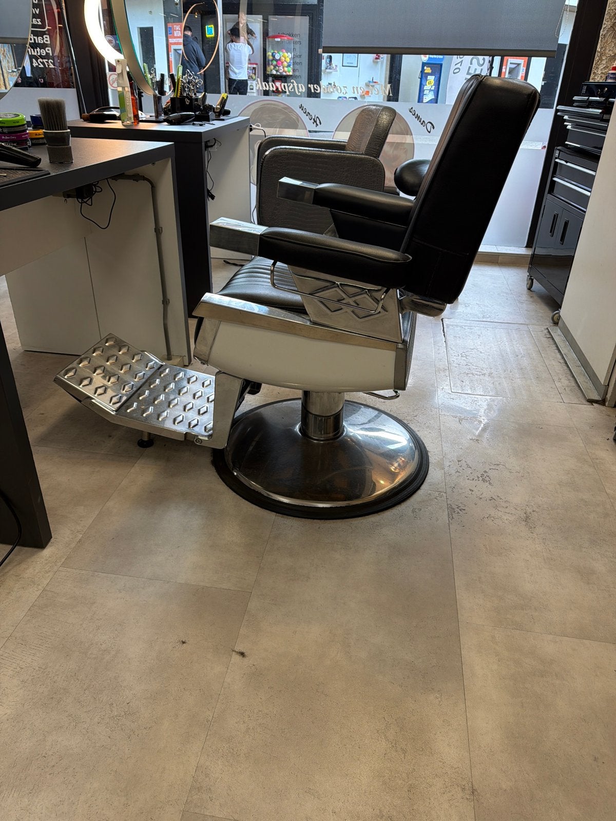 2x Professionele Barberstoel - Zwart en chroom, Ophalen of Verzenden, Gebruikt