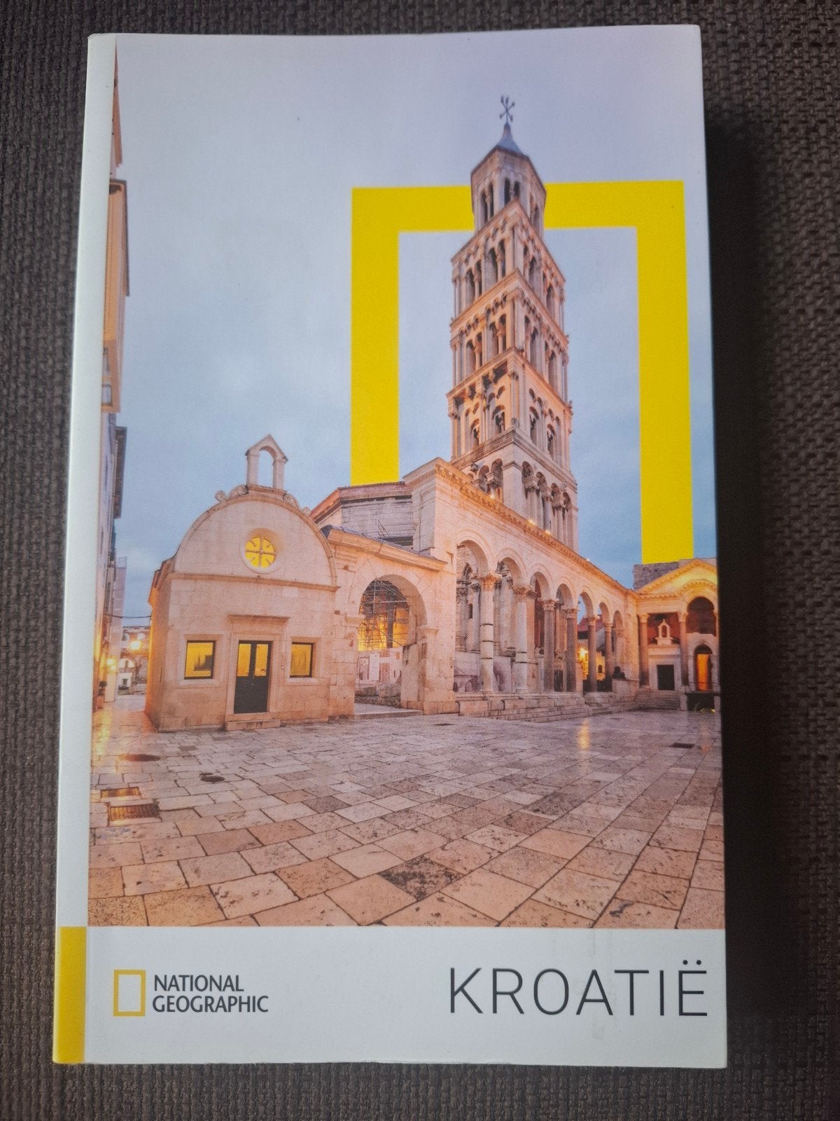 National Geographic Reisgids Kroatië    2022, Europa, Ophalen of Verzenden, Reisgids of -boek, Gelezen
