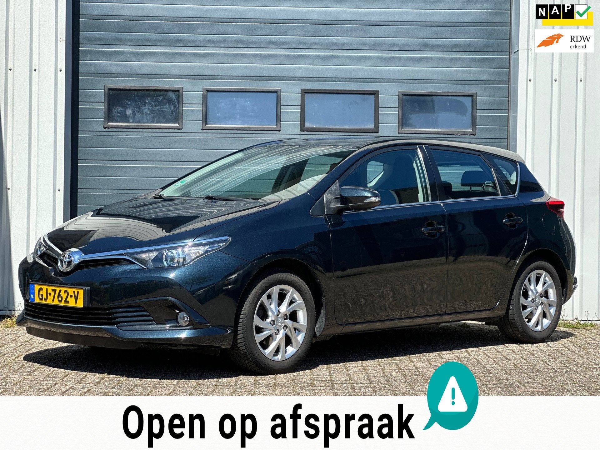 Toyota Auris 1.2T Aspiration CLIMA/CRUISE/NAVI/NIEUWE APK!, Gebruikt, Euro 6, 4 cilinders, 1165 kg