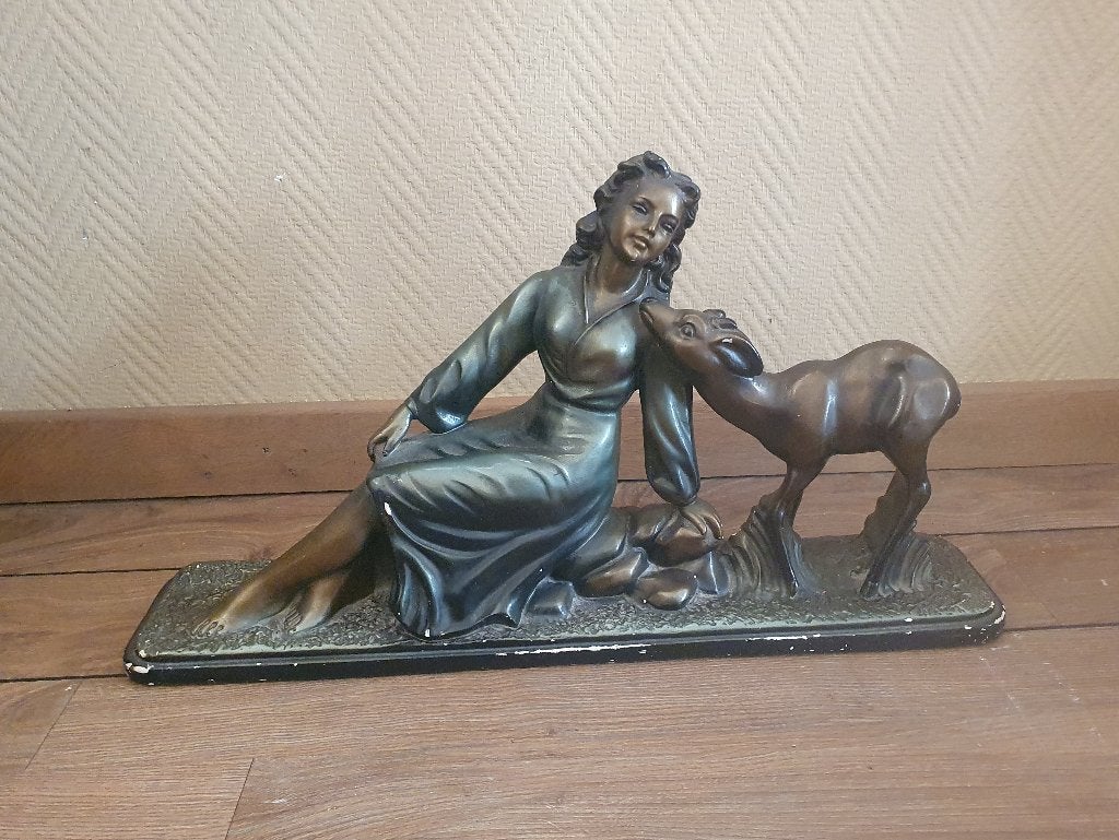 Groot bronskleurig beeld – vrouw met hert (gips), Antiek en Kunst, Kunst | Beelden en Houtsnijwerken, Art deco, Gips, Ophalen of Verzenden
