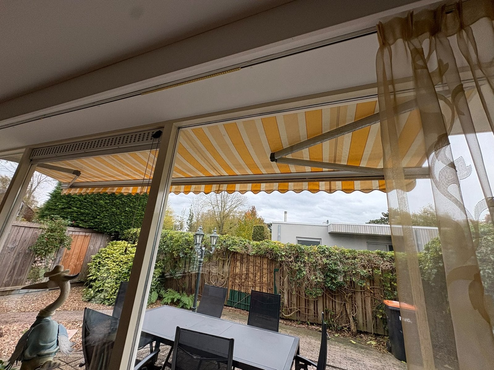 Knikarmscherm zonnescherm geel/wit gestreept, Gebruikt, 450 cm of meer, Elektrisch, Ophalen of Verzenden