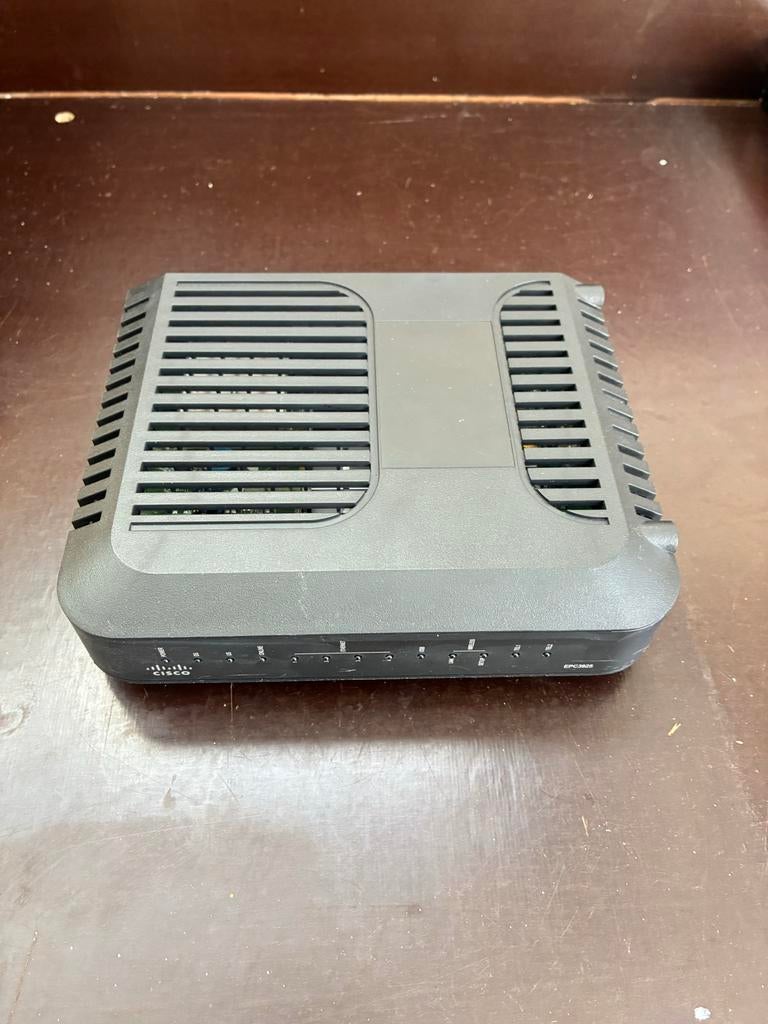 Cisco EPC3925 EuroDocsis 3.0 Kabelmodem Router, Ophalen, Gebruikt, Router met modem