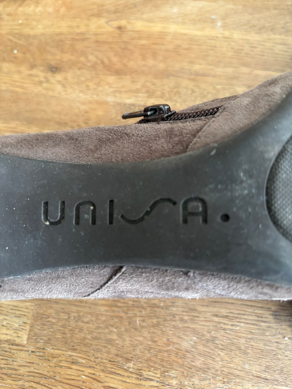 Unisa bruine suède enkellaarsjes, maat 38, Kleding | Dames, Schoenen, Ophalen of Verzenden, Gedragen, Bruin, Lage of Enkellaarzen