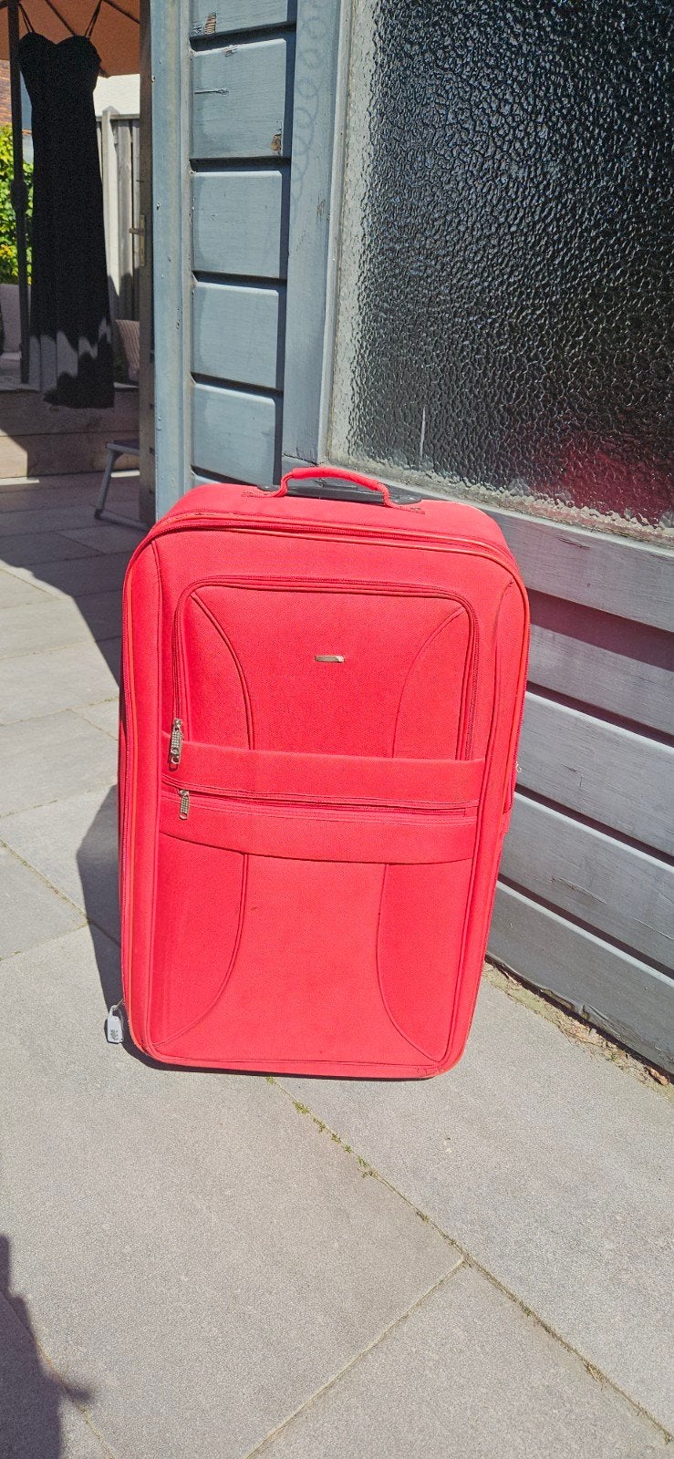 Grote rode reiskoffer met gebruikerssporen., Ophalen, Wieltjes, Gebruikt, 45 tot 55 cm