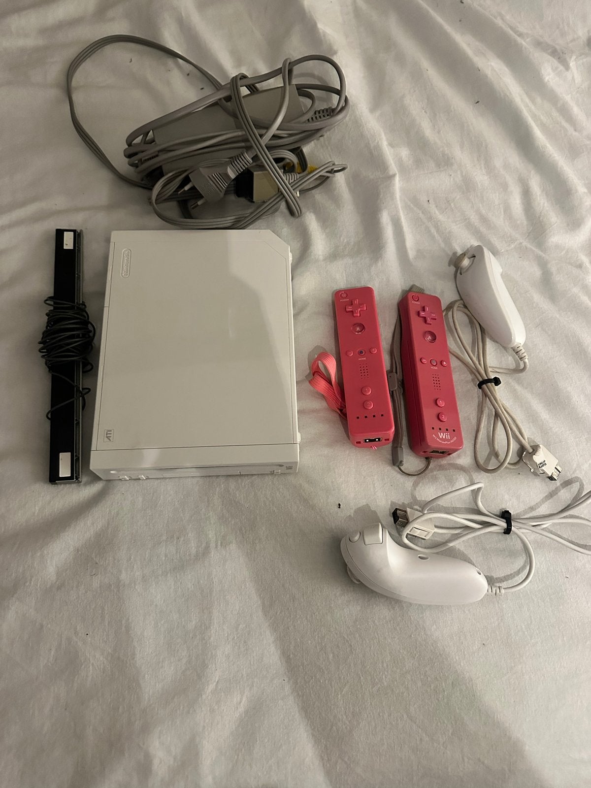 Wii Console met 2 roze controllers, Ophalen of Verzenden, Gebruikt, Met 2 controllers