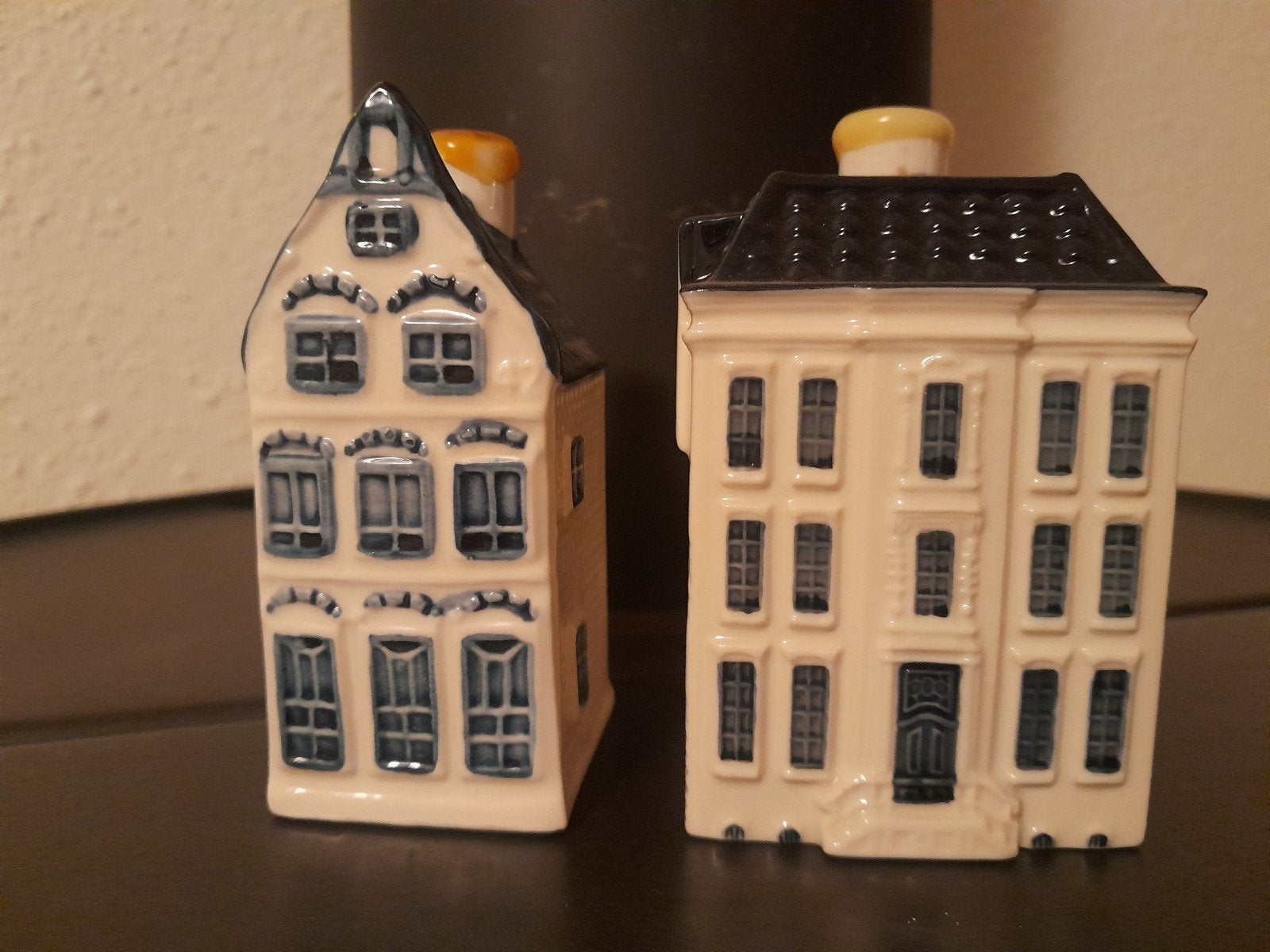 KLM huisjes 17 en 93 uitmuntende staat. Met borrel., Verzamelen, Ophalen of Verzenden, Zo goed als nieuw, 1 t/m 20, Gevuld