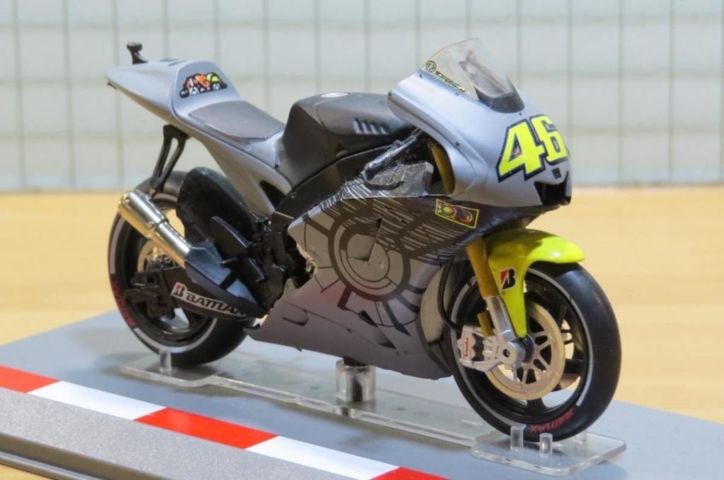 Valentino Rossi Yamaha YZR-M1 2013 Valencia test 1:18, Serviceclientele@altaya.be, Nieuw, Ophalen of Verzenden, Motor