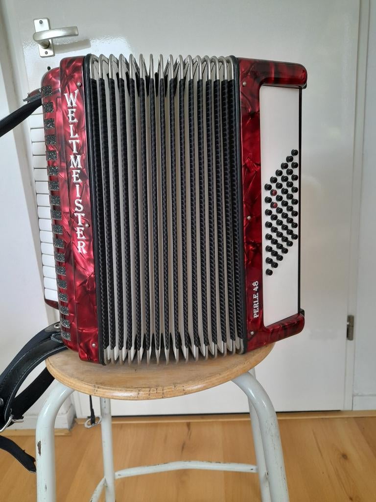 Accordeon Weltmeister Perle 48, Muziek en Instrumenten, Accordeons, Ophalen, 48-bas, Met riemen, Toetsaccordeon