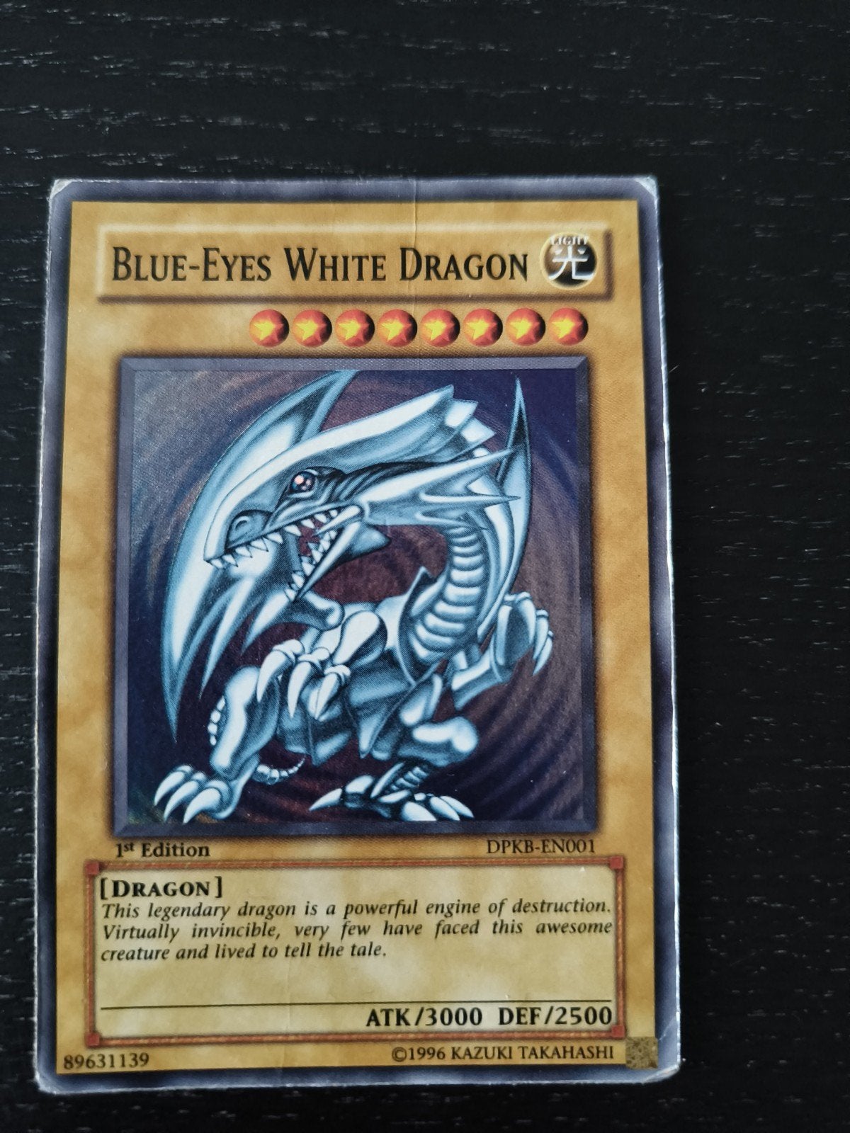 Blue-Eyes White Dragon 1st Edition DPKB-EN001, Hobby en Vrije tijd, Verzamelkaartspellen | Yu-gi-Oh!, Ophalen of Verzenden, Gebruikt