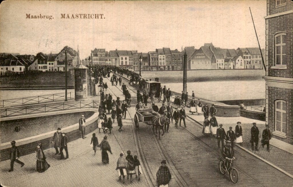 Maastricht - Maasbrug - Brug met voetgangers, Ophalen of Verzenden, Voor 1920, Gelopen, Limburg