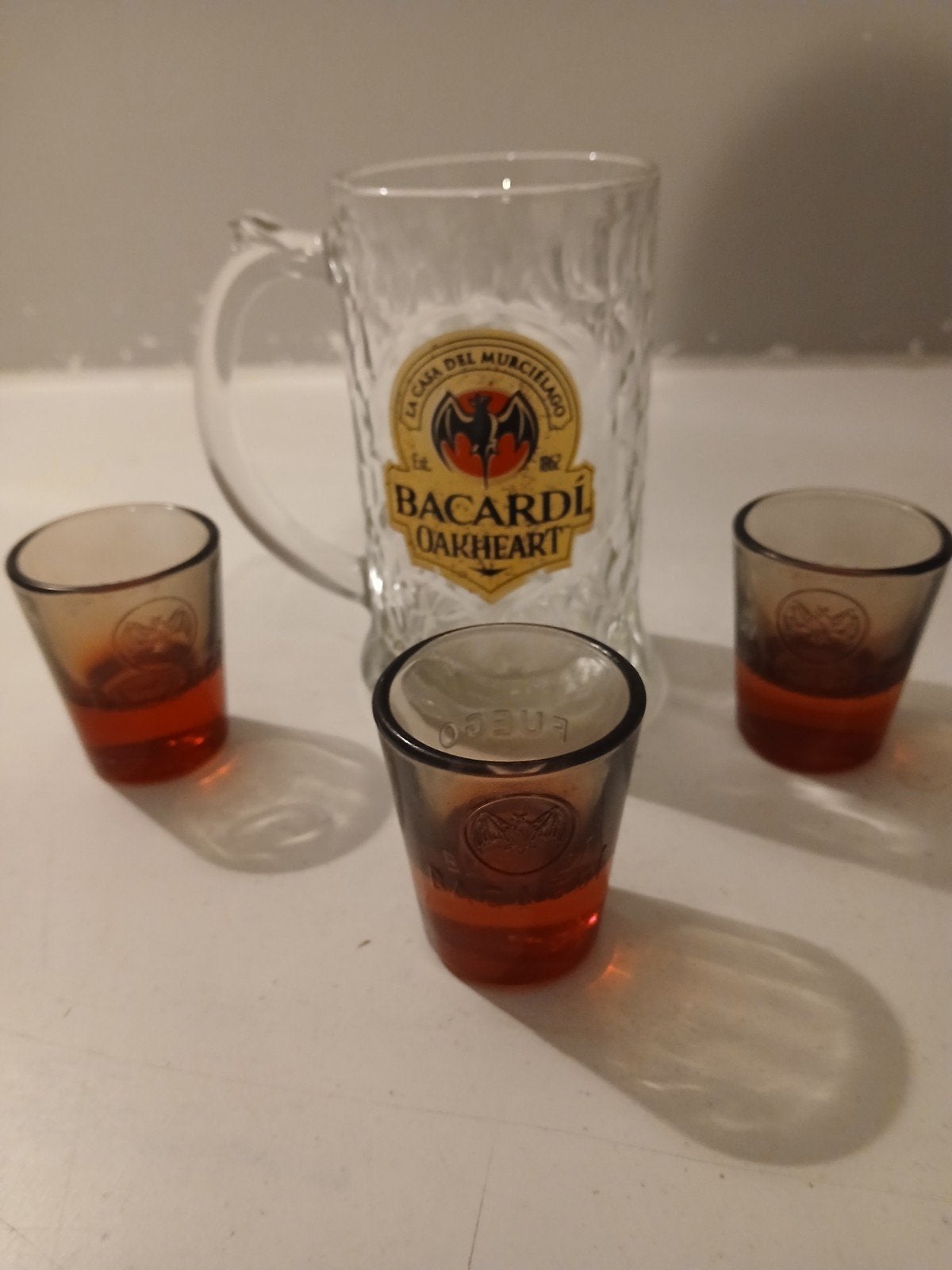 Bacardi Oakheart bierpul en Bacardi Fuego shotglaasjes, Ophalen of Verzenden, Zo goed als nieuw, Borrel- of Shotglas