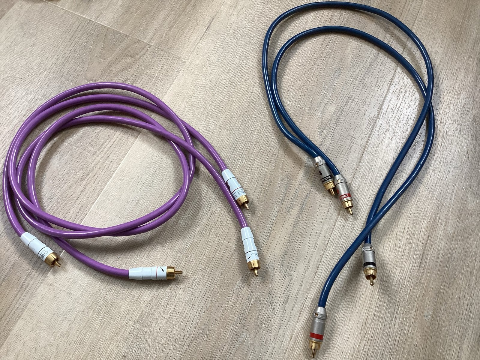 Audioquest 0,75 m + Cable Talk 1,0 m interlinks vergulde RCA, Ophalen of Verzenden, Zo goed als nieuw, Minder dan 2 meter, Interlink-kabel