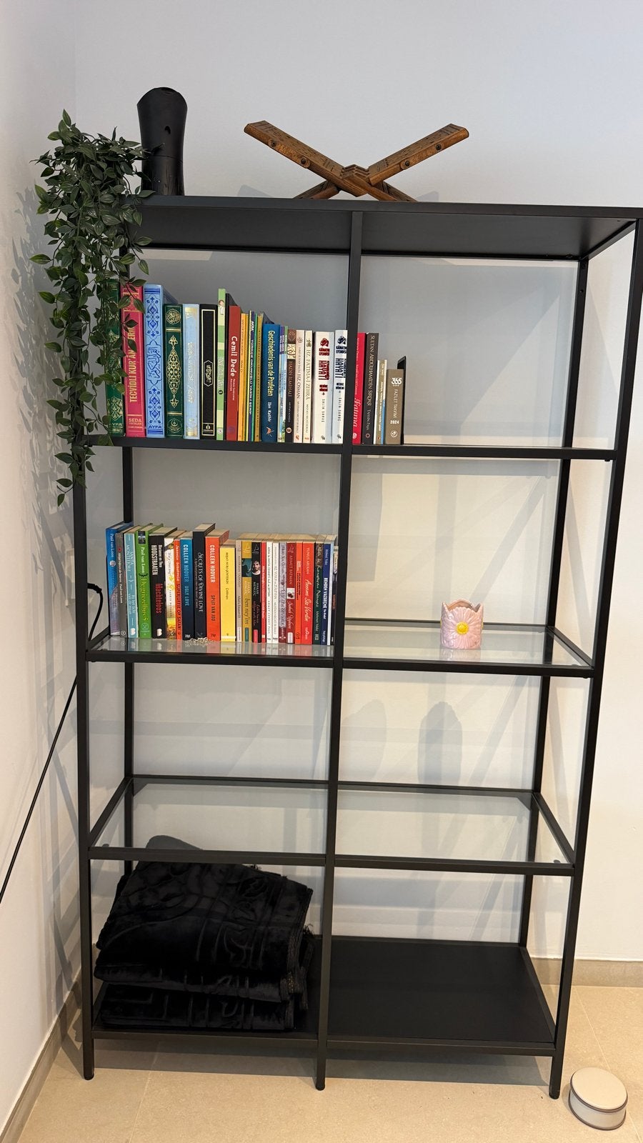 Ikea VITTSJÖ Stellingkast - Zwart metaal/Glas, Ophalen, Zo goed als nieuw