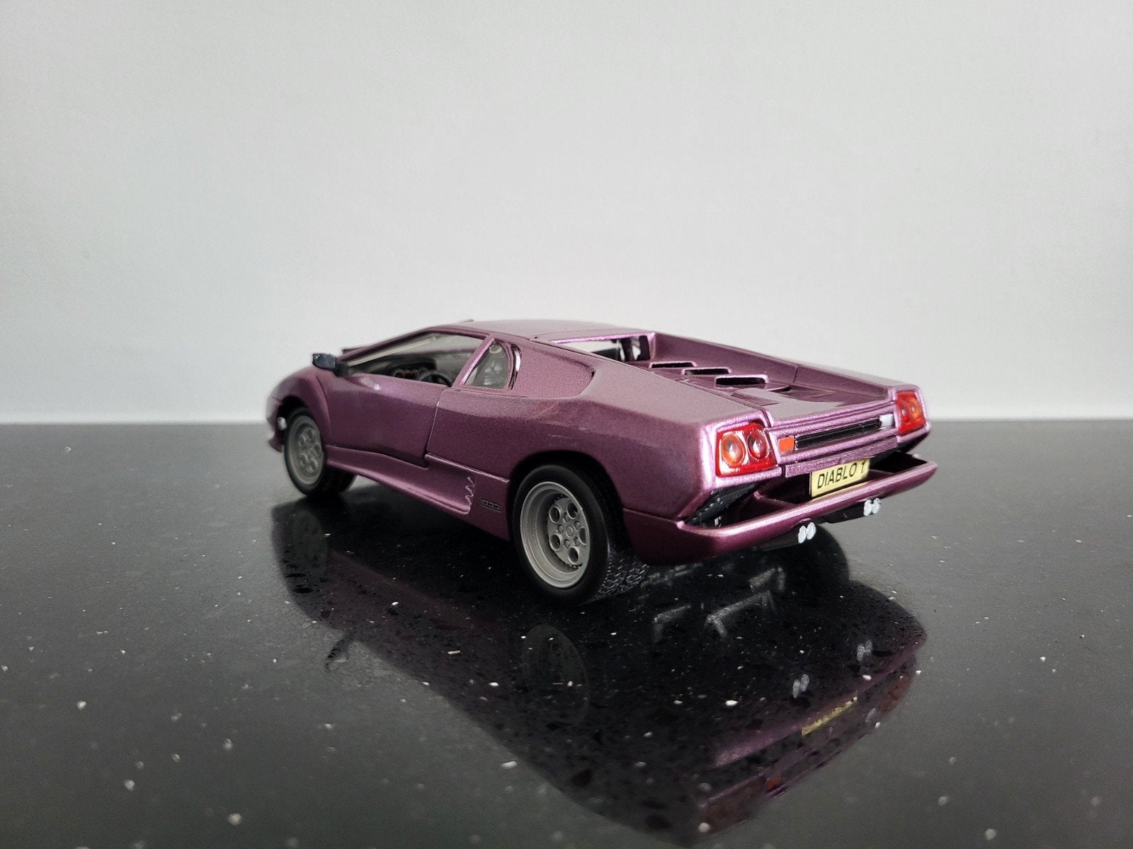 Lamborghini Diablo paars 1/24 Motormax, Ophalen of Verzenden, Zo goed als nieuw, Auto, Motormax