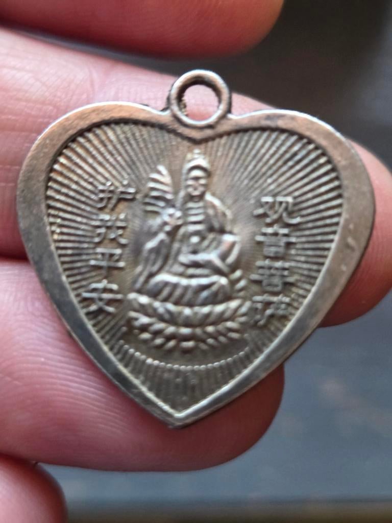 Zilveren hartvormige bedel met Boeddha en Chinese tekens, Overige merken, Gebruikt, Ophalen of Verzenden, 1 bedel