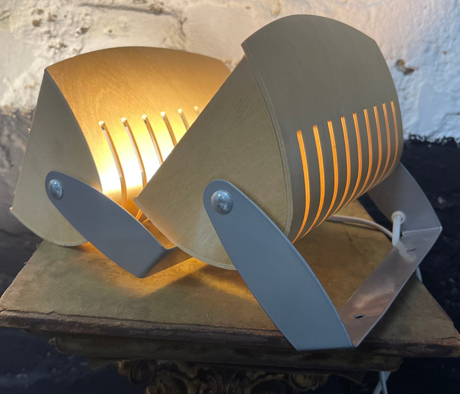 Set 2 vintage 90’s Ikea Strimma wandlampen berken aluminium, Inclusief lichtbron, IKEA, Hout, Ophalen of Verzenden