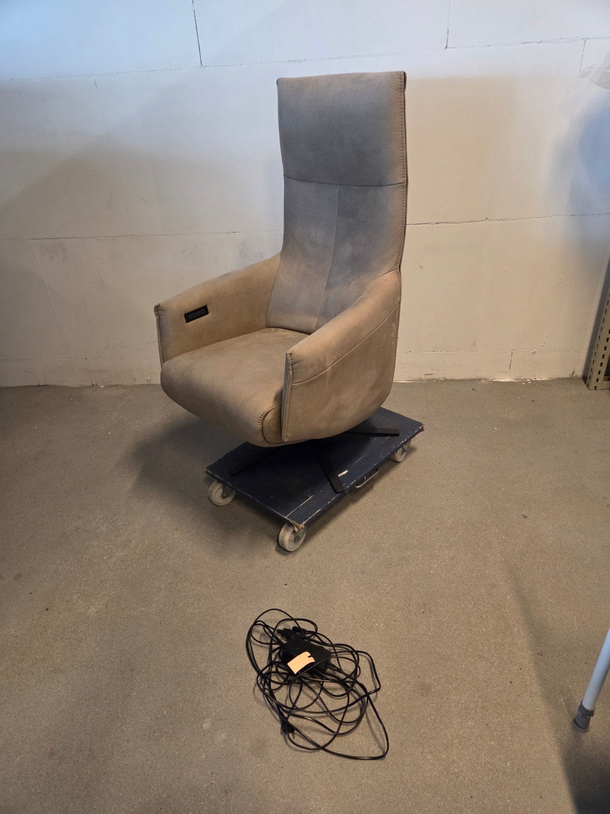 Sta op stoel / opsta stoel op accu, Huis en Inrichting, Fauteuils, Ophalen, Minder dan 75 cm, 50 tot 75 cm