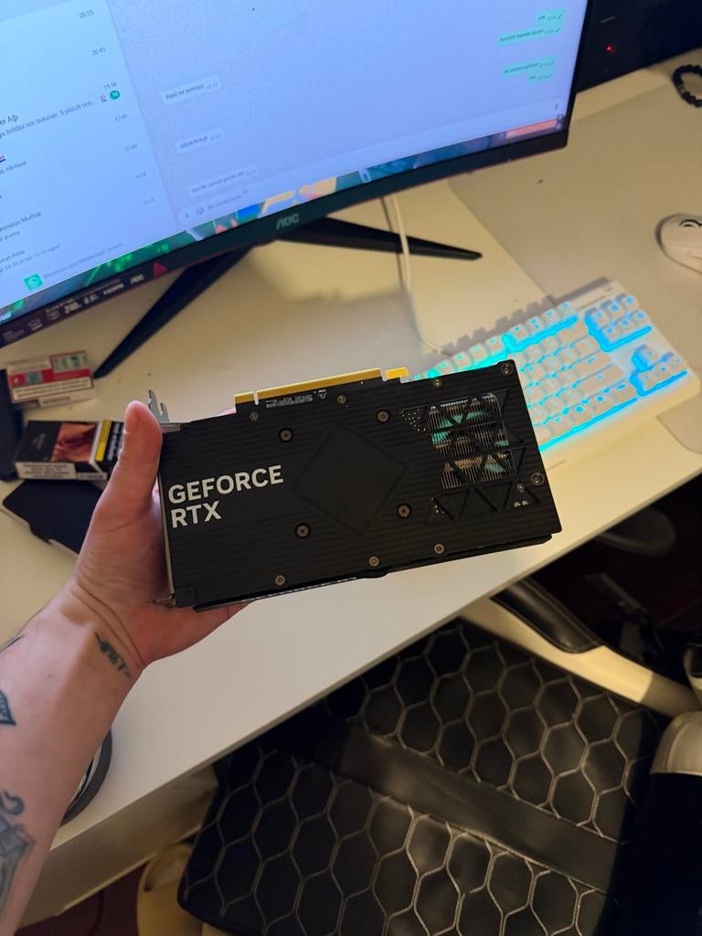 Zo goed als nieuwe NVIDIA GeForce RTX 4060ti grafische kaart, Computers en Software, Videokaarten, Ophalen, GDDR6, PCI-Express 4