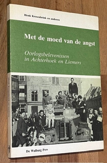 H. Krosenbrink e.a. Met de moed van de angst. WalburgP.1981, Tweede Wereldoorlog, Henk Krosenbrink e.a., Ophalen of Verzenden