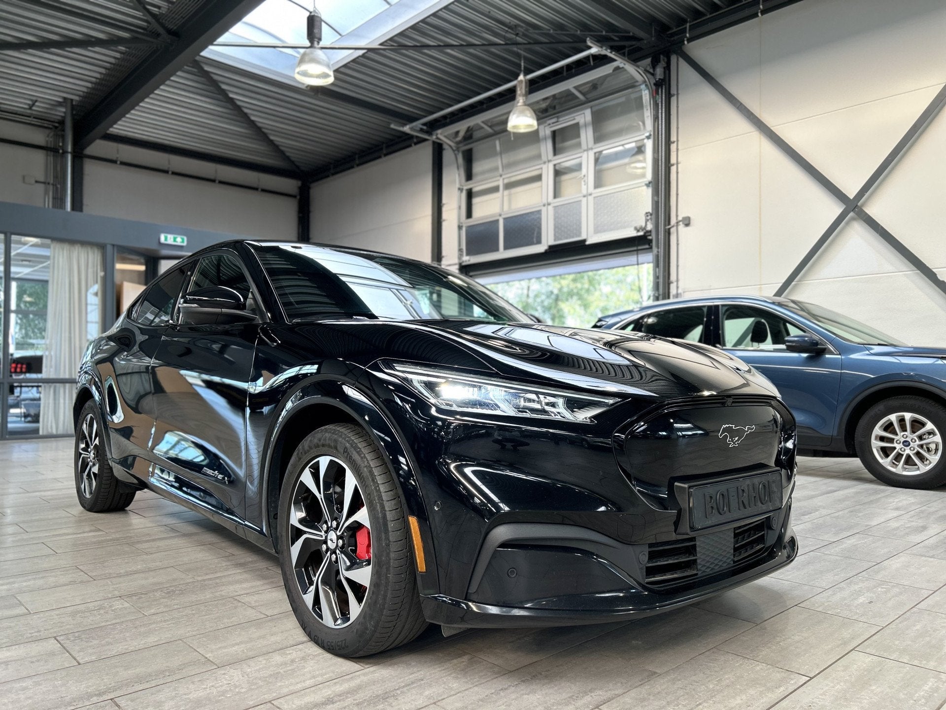 Ford Mustang Mach-E Extended RWD 98 kWh Premium | Adapt. Cru, Auto's, Automaat, Gebruikt, 610 km, Zwart