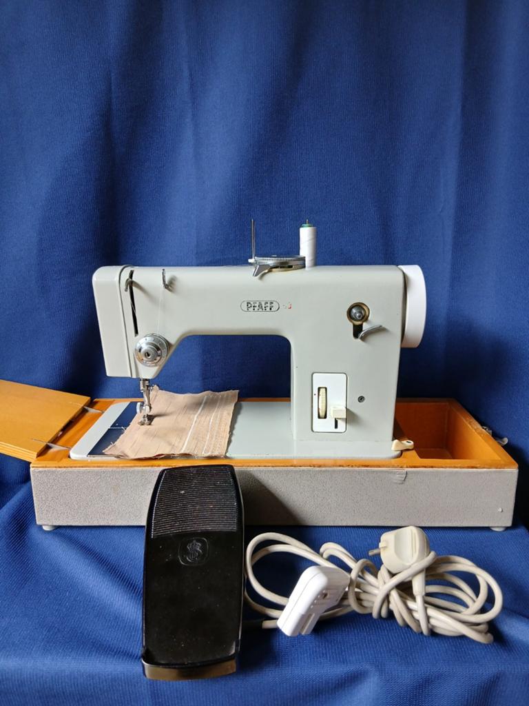 Sterke Pfaff 90 naaimachine met accessoires, Hobby en Vrije tijd, Naaimachines en Toebehoren, Ophalen, Gebruikt, Naaimachine, Pfaff