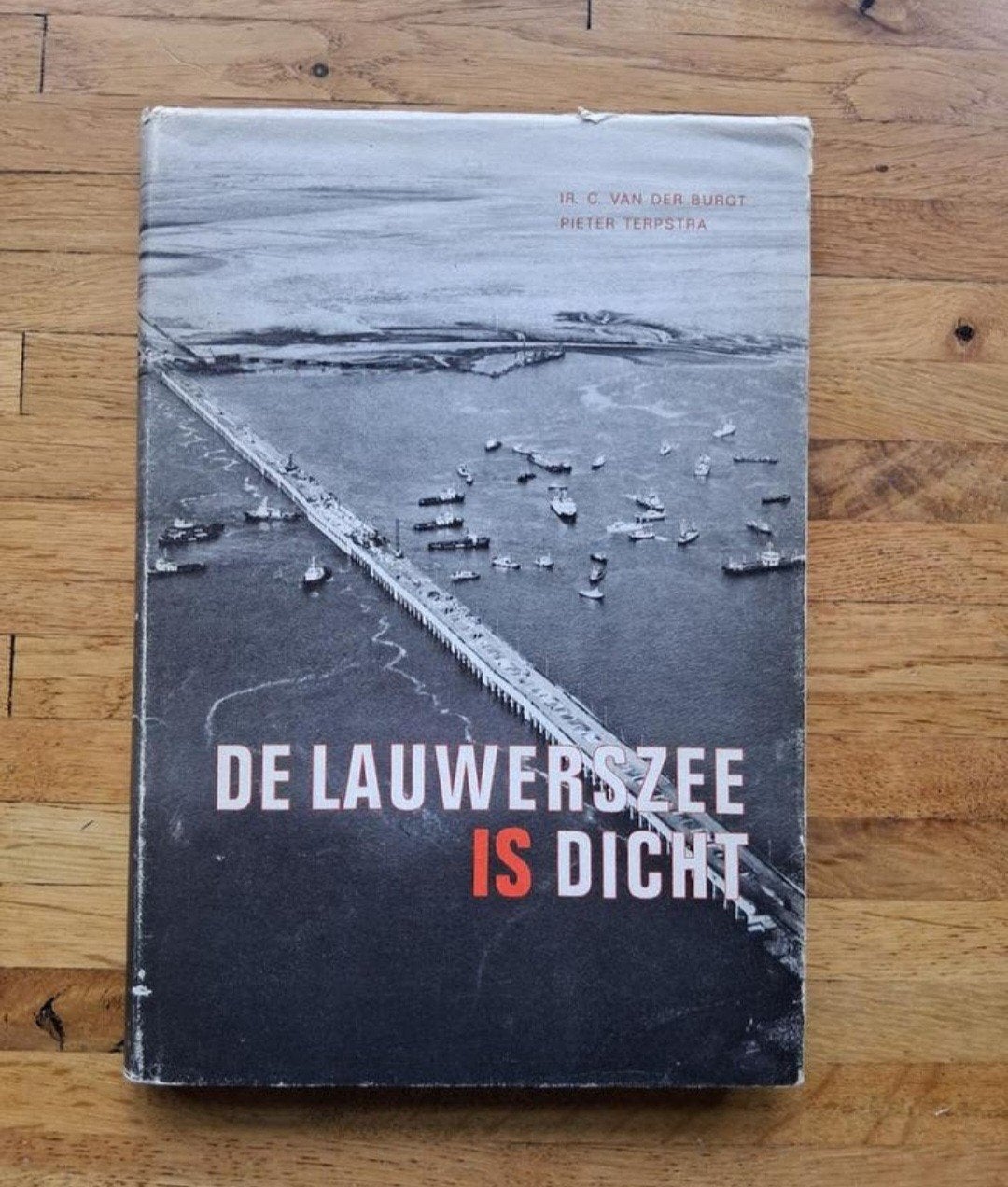 De lauwerszee is dicht
Compleet met uitslaande kaart
Geschie, Boeken, Ophalen of Verzenden, Zo goed als nieuw