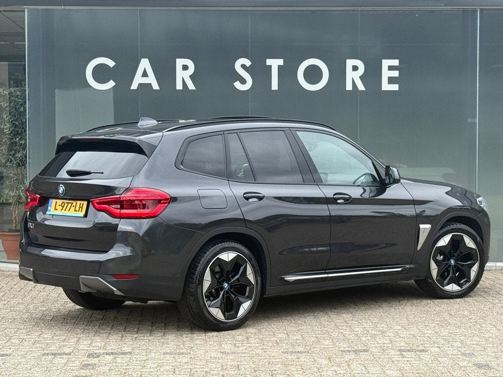 BMW IX3 High Executive 80 kWh Shadow Line 97% SOH PANO|Harma, Auto's, BMW, Achterwielaandrijving, Gebruikt, 133 min, Automatische klimaatregeling